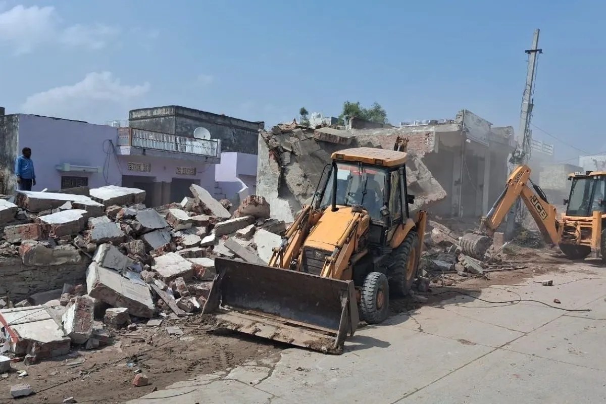 Ajmer Six Lane Road : सिक्स लेन सड़क निर्माण से पहले ADA का बड़ा एक्शन, पक्के निर्माण और अतिक्रमण पर चले बुलडोजर