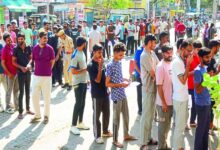 Bundi : कड़ी जांच के बाद मिला प्रवेश, जांचा चश्मा, कैंची से कटवाई टी शर्ट