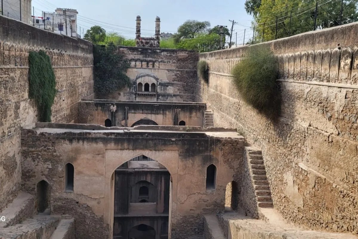Jhunjhunu: मेड़तनी बावड़ी का बदलेगा रूप, 2.50 करोड़ से होगा पुनरुद्धार, हर महीने आते हैं पांच हजार पर्यटक