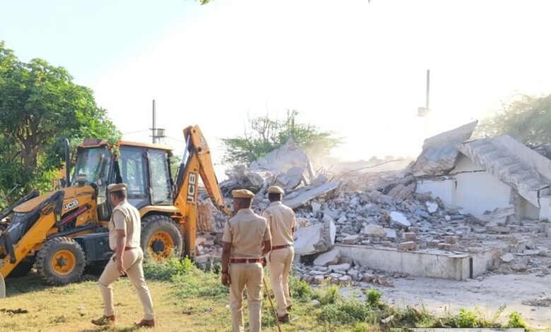 Kota Bulldozers Action: कांग्रेस नेता के भतीजे के फार्म हाउस पर हुई बड़ी कार्रवाई, वन विभाग ने चलाया बुलडोजर