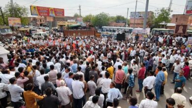 Rajasthan Highway: राजमार्ग पर 75 मीटर के दायरे में निर्माण हटाने के आदेश का विरोध, सड़कों पर उतरी जनता