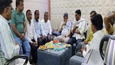 तीन माह से पत्थर की खदानें बंद, गैंगसा पर लटके ताले, श्रमिकाें का पलायन