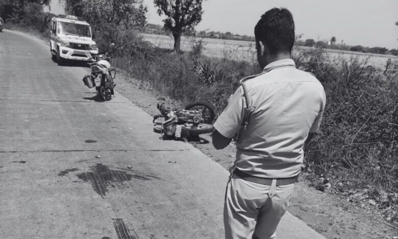 प्रतापगढ़: जीप ने बाइक को मारी टक्कर, मासूम बेटी और पिता की मौत, परिजनों में मचा कोहराम