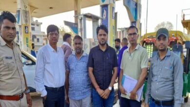 रसद विभाग की अवैध रिफिलिंग पर कार्रवाई,दो पेट्रोल पंपों के स्टॉक का लिया जायजा