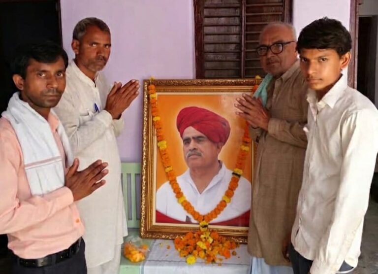 कार्यकर्ताओं द्वारा गुर्जर आरक्षण आंदोलन के अगुवा स्वग्रीय कर्नल किरोड़ी सिंह बैंसला की जन्मजंयन्ति मनाई गई