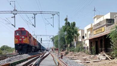 ब्रॉडगेज ट्रैक पर दौड़ी मालगाड़ी, कुंवारिया में उमड़ा उत्साह