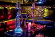 कैफे की आड़ में चल रहे दो हुक्का बार पर कार्रवाई, 2 गिरफ्तार