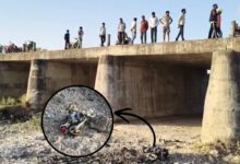 Rajasthan Accident: शराब पार्टी करके MP लौट रहे युवक की दर्दनाक मौत, 1 गंभीर घायल, झालावाड़ में पुलिया से गिरी बाइक