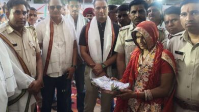 Bundi: हजारों रुपए नकद और चांदी का गिफ्ट लेकर भात भरने पहुंची पुलिस टीम, लांगरी की बेटी की थी शादी