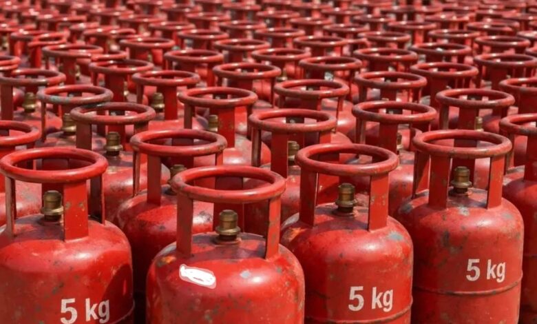 Chittorgarh News : एजेंसियों पर मिल रहे छोटे सिलेंडर, आईडी दिखाओ और घर ले जाओ रसोई का ईंधन