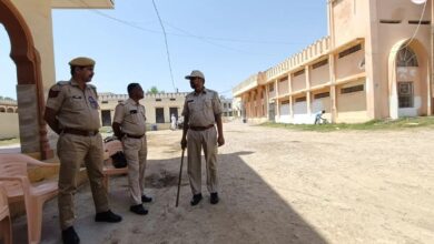 Alwar: मस्जिद पर पेट्रोल बम फेंकने के केस में दो युवक गिरफ्तार, गोवंश का कटा सिर मिलने के बाद बढ़ा तनाव, मदरसे की सुरक्षा बढ़ी