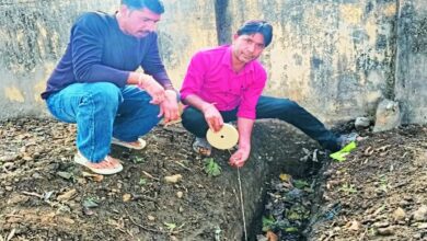 Bundi : एक फीट ही खुदाई कराकर बिछा दी पाइप लाइन, एक मीटर की जानी थी