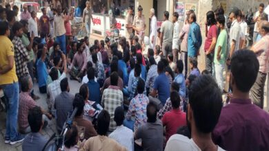 ​​​​​Road Accident: सहेलियों संग वॉक पर गई युवती को तेज रफ्तार कार ने कुचला, मौके पर मौत, लोगों में आक्रोश