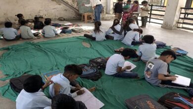 8 माह से जमींदोज स्कूल, धर्मशाला में ‘संघर्ष की पढ़ाई’, फतहपुरा के बच्चों का भविष्य अधर में