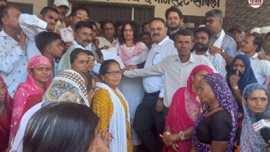 Dungarpur : ‘जीरामजी’ में बड़ी तकनीकी खामी, नाराज मेट-मजदूरों का जबरदस्त प्रदर्शन, भजनलाल सरकार को किया सचेत