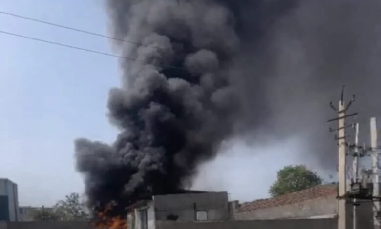 Kishangarh Fire News: धू-धू कर जला प्लास्टिक गोदाम, कई किलोमीटर दूर से दिखी आग की लपटें