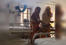Deeg Hospital Video Viral: अस्पताल में साइकिल पर पत्नी को इमरजेंसी तक ले गया बुजुर्ग, वीडियो हुआ वायरल