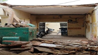 राजकीय स्कूल की पट्टियां भरभरा कर गिरीं, घटना रात्रि में घटित होने पर टला बड़ा हादसा