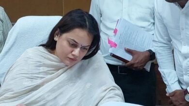 Tonk News : कलक्टर टीना डाबी की सरकारी दफ्तरों में ‘रेड’, कर्मचारियों से अफसरों तक में मचा हड़कंप
