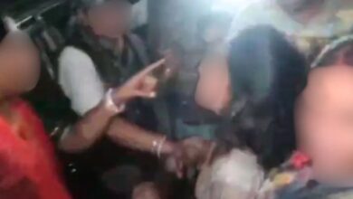 Rajasthan News : कैला देवी पदयात्रा में ‘बच्चा चोर’ महिला की धुनाई ! हैरान करने वाला वीडियो वायरल