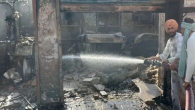 Hanumangarh News: हनुमानगढ़ में धमाके साथ उड़ी गैराज की छत, दो ट्रैक्टर और बाइक जली, गांव में मची अफरा-तफरी