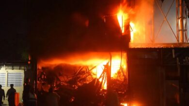 शॉर्ट सर्किट से धधकी पेंट शॉप, आसपास की पांच दुकानें को भी नुकसान