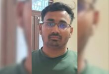 Success Story: फल विक्रेता का बेटा बना GST इंस्पेक्टर, रिजल्ट आते ही छलक पड़े पिता के आंख में खुशी के आंसू