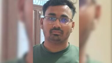 Success Story: फल विक्रेता का बेटा बना GST इंस्पेक्टर, रिजल्ट आते ही छलक पड़े पिता के आंख में खुशी के आंसू