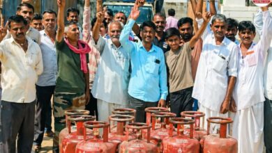 LPG Crisis: 45 दिन बाद भी नहीं मिला गैस सिलेंडर, उपभोक्ताओं ने डीलर की खोली पोल