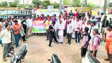 Bundi : कांग्रेस कार्यकर्ताओं ने किसानों के साथ मंडी में किया प्रदर्शन