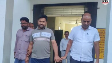 Tonk ACB Action: एसीबी टीम को देखते ही घबराया संविदाकर्मी, जेब से निकालकर फर्श पर फेंकी रिश्वत की रकम