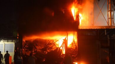 शॉर्ट सर्किट से धधकी पेंट शॉप, आसपास की पांच दुकानें को भी नुकसान