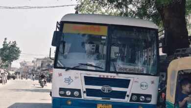 मुख्य मार्ग पर खड़ी हो रही रोडवेज बसें, सुविधाओं के अभाव में आमजन परेशान