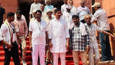 Rajasthan News : सांसद राजकुमार रोत की अनूठी पहल, बांसवाड़ा के ग्रामीणों का पहली बार ‘संसद भ्रमण’, देखें तस्वीरें 