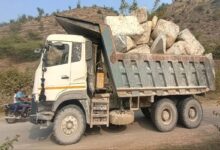 सड़कों पर ‘मौत का बोझ’: ओवरलोड ट्रकों से हर पल हादसे का खतरा,बेलगाम रफ्तार और लापरवाही से लोगों की सांसें अटकी