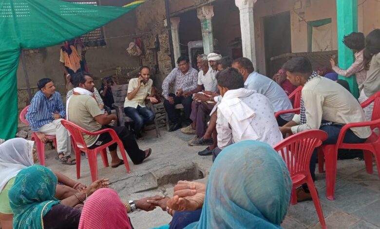 Tonk News: विद्युत हादसे में घायल को 50 हजार की सहायता, काटने पड़े थे दोनों हाथ, जांच के बाद लाइनमैन निलंबित
