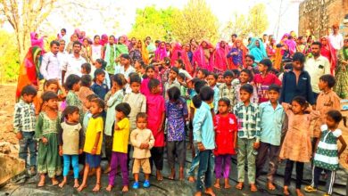 बालकों को कठपुतली, लोकगीतों से बता रहे शिक्षा का महत्व