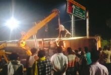 Bundi : कापरेन में बड़ा सडक़ हादसा, सवारियों से भरी स्लीपर बस अनियंत्रित होकर पलटी, 13 जने घायल