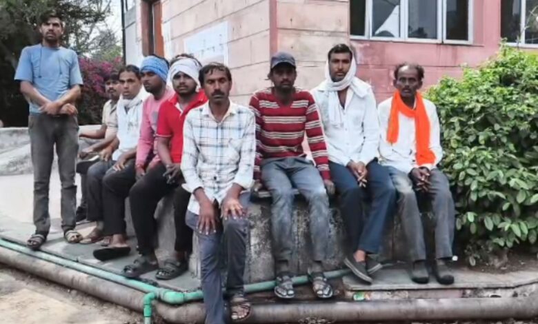 झालावाड़: 2 मासूमों के सिर से उठा पिता का साया, मजदूरी के दौरान दर्दनाक मौत; बिलखते परिजनों ने की मुआवजे की मांग